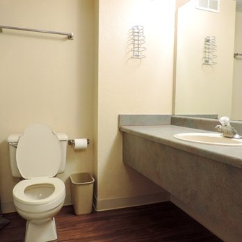 Kings Quarters - apartment bathroom - Hotels Near Me - Branson, Missouri Kings Quarters - apartment bathroom - Hotels Near Me - Branson, Missouri
