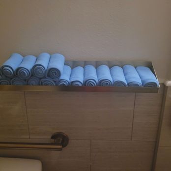 Dakar - Nice cloth hand towels in bathroom - Senegalese Near Me - New Orleans, Louisiana Dakar - Nice cloth hand towels in bathroom - Senegalese Near Me - New Orleans, Louisiana