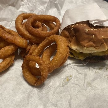 Classic Burger - Onion rings and BBQ bacon cheeseburger - Burgers Near Me - San Lorenzo, California Classic Burger - Onion rings and BBQ bacon cheeseburger - Burgers Near Me - San Lorenzo, California