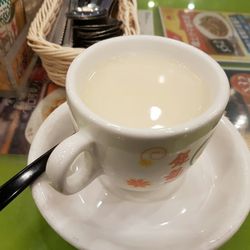 銀龍粉麵茶餐廳 - Hot almond drink