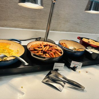 Delta Sky Club - Concourse T - Eggs, sausage, country potatoes, biscuits, and gravy - Airport Lounges Near Me - Atlanta, Georgia Delta Sky Club - Concourse T - Eggs, sausage, country potatoes, biscuits, and gravy - Airport Lounges Near Me - Atlanta, Georgia