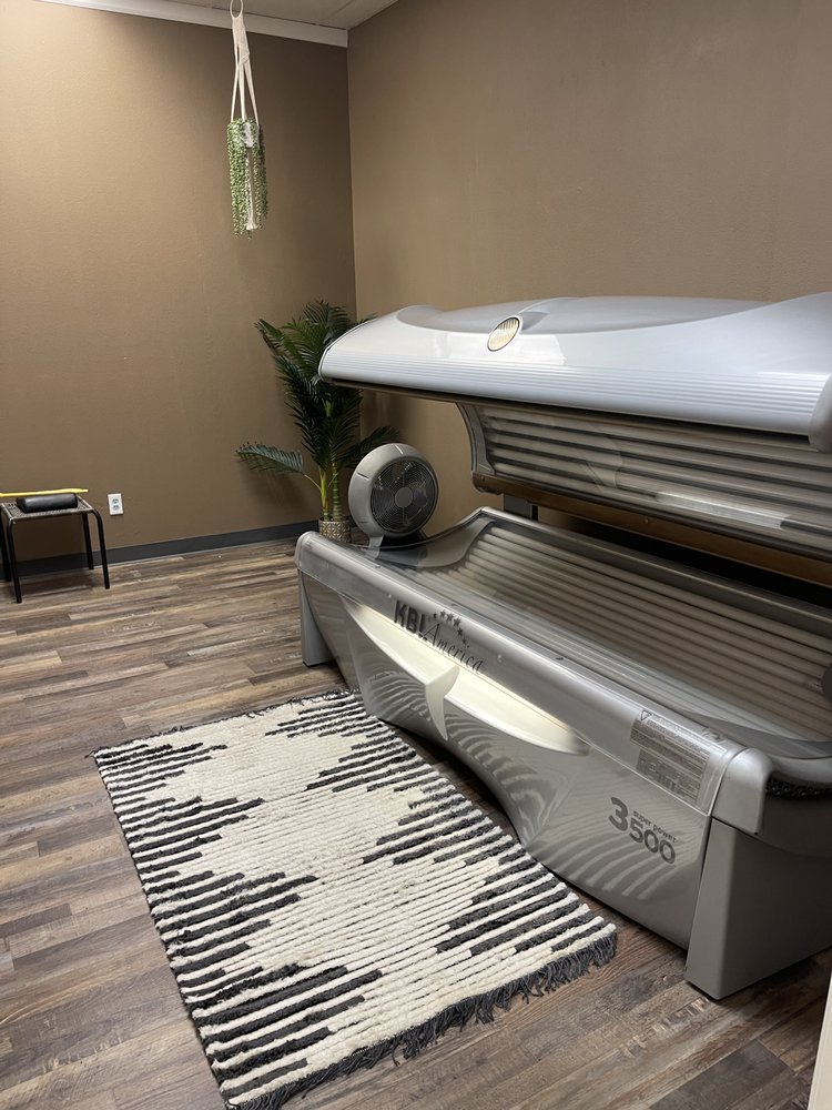 SUNsual Tanning Logo