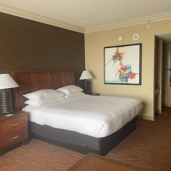 Hilton Orange County/Costa Mesa - King bed - Hotels Near Me - Costa Mesa, California