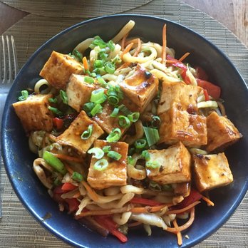La Hiki - Lo mein with tofu - Breakfast & Brunch Near Me - Kapolei, Hawaii