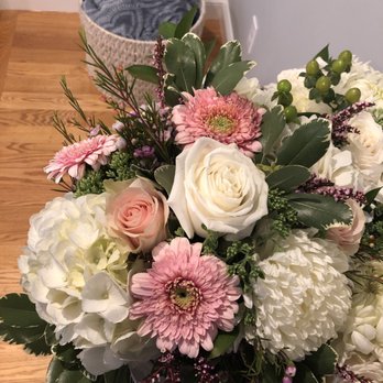 Katydid Flowers - Florists Near Me - Mendon, Massachusetts