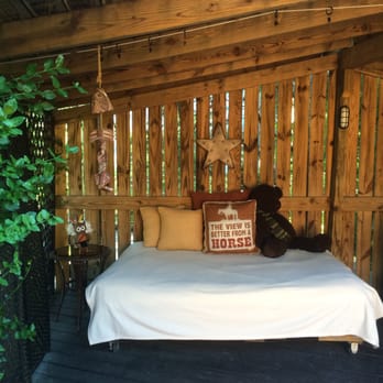 Happy Trails Cabin - Outdoor bed - Vacation Rentals Near Me - Pigeon Forge, Tennessee Happy Trails Cabin - Outdoor bed - Vacation Rentals Near Me - Pigeon Forge, Tennessee