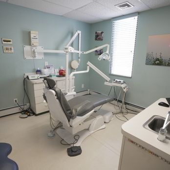 Dr. Brenda Pierce, DDS - inside office exam room - Periodontists Near Me - Warwick, Rhode Island Dr. Brenda Pierce, DDS - inside office exam room - Periodontists Near Me - Warwick, Rhode Island