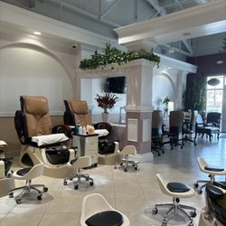 Diva Nails & Spa - Inside !