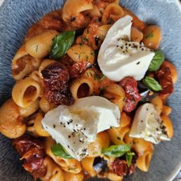 Great noodles with wonderful sauce and burratta cheese Great noodles with wonderful sauce and burratta cheese