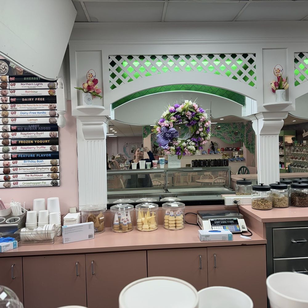 Malley's Chocolates - Ice cream bar - Ice Cream & Frozen Yogurt Near Me - Lakewood, Ohio Malley's Chocolates - Ice cream bar - Ice Cream & Frozen Yogurt Near Me - Lakewood, Ohio
