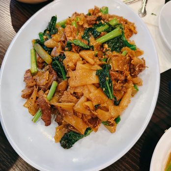 Ruen Pair - Pad See Ew - Thai Near Me - Los Angeles, California Ruen Pair - Pad See Ew - Thai Near Me - Los Angeles, California