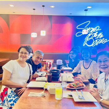 Max's Restaurant - Filipino Near Me - Quezon City, NCR