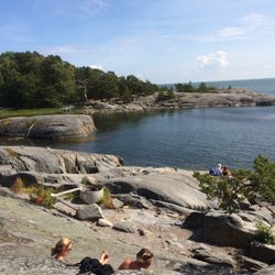 Rävstavik - Nature beach and grill with benches