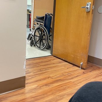 Pasadena Surgery Center - Wheelchair accessible - Hospitals Near Me - Pasadena, California