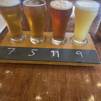 Hyderhead Brewery - Beer flight - Breweries Near Me - Deland, Florida Hyderhead Brewery - Beer flight - Breweries Near Me - Deland, Florida