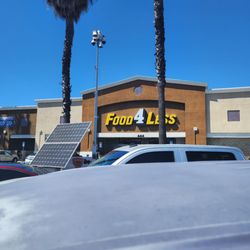 Front of Food 4 Less