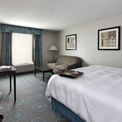 Hampton Inn Defiance - Guest room