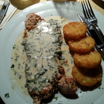 Bäckerbrunnen - Grilled turkey with spinach cheese sauce and potato. Comes with a side salad. - German Near Me - Wiesbaden, HE