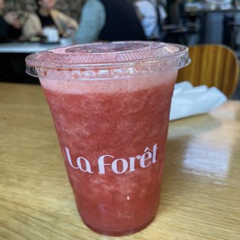 La Forêt - Strawberry smoothie - Coffee & Tea Near Me - Burnaby, British Columbia