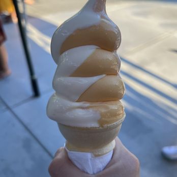 Meadowlark Dairy - Orange vanilla swirl - Ice Cream & Frozen Yogurt Near Me - Pleasanton, California