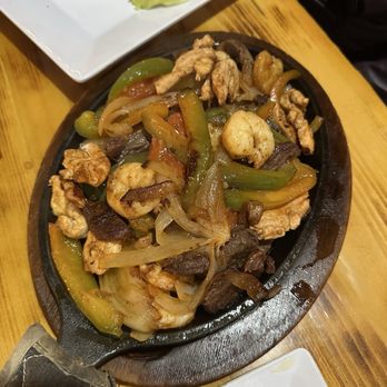 Burrito Jalisco - Fajitas Trio (Steak, Chicken, & Shrimp) - Mexican Near Me - Alsip, Illinois Burrito Jalisco - Fajitas Trio (Steak, Chicken, & Shrimp) - Mexican Near Me - Alsip, Illinois