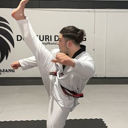 Kampfkunst & Fitness Akademie - Kampfsport mit höchster Konzentration erwartet Dich bei uns.