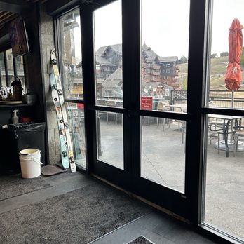 Robbie's Tavern - Outdoor Sitting - Comfort Food Near Me - Breckenridge, Colorado Robbie's Tavern - Outdoor Sitting - Comfort Food Near Me - Breckenridge, Colorado
