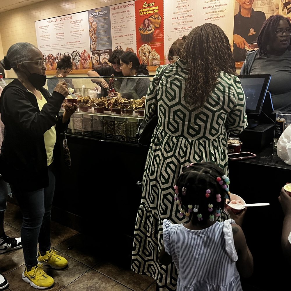 Cold Stone Creamery - Full line of customers - Ice Cream & Frozen Yogurt Near Me - Arlington, Texas Cold Stone Creamery - Full line of customers - Ice Cream & Frozen Yogurt Near Me - Arlington, Texas