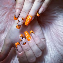 Oasis Nails & Spa - Beautiful nails for Halloween!