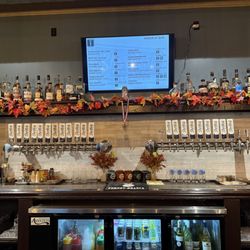 Shortleaf Brewing - Winghaven - The bar