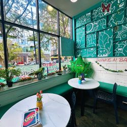 Wake-n-Bakery - Inside
