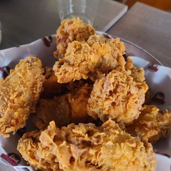 Chicken University - Ten pieces juicy wings. They are bigger in HI than those in CA - Chicken Wings Near Me - Honolulu, Hawaii