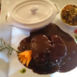 Lou Pebre d'Aïl - Pavé de boeuf au poivre, accompagné de gratin dauphinois et d'une coupelle de ratatouille.
