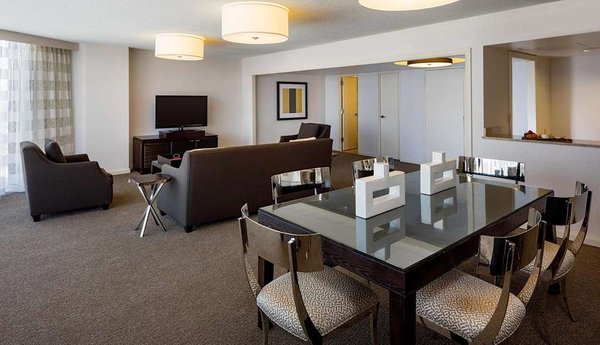 DoubleTree by Hilton Hotel Houston - Greenway Plaza by null