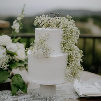 Serendipity Garden Weddings - Cake from Michelle's Bakery - Wedding Planning Near Me - Yucaipa, California