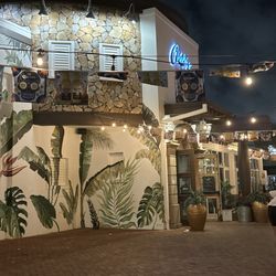 Bodega Mezcaleria - Great place to eat on the weekends