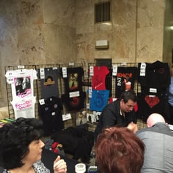 Pat Benatar merch table