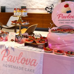 Pavlova Cake