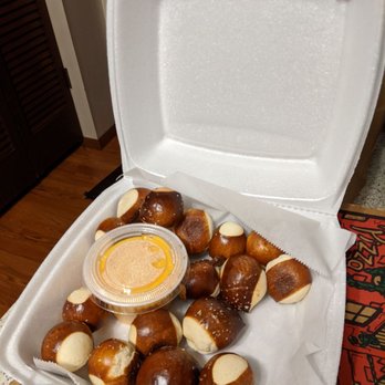 BloNo Pizza - Pretzel bites and cheese - Pizza Near Me - Normal, Illinois