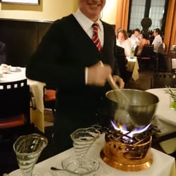 Ristorante Amici - デザート製作中