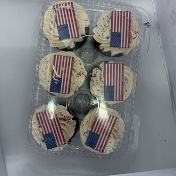 Empire Cake - Cupcake - Bakeries Near Me - New York, New York