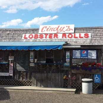 Cindy's Lobster Rolls - Store front - Seafood Near Me - Freeport, Maine