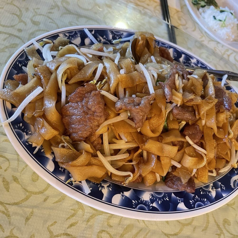 Boston Lobster - Beef Chow Fun Hong Kong Style (dry) - Chinese Near Me - Rowland Heights, California