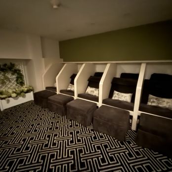 Burke Williams Day Spa - women's quiet room - Day Spas Near Me - Pasadena, California