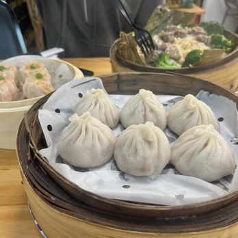 Lion Dance - Pork Soup Dumplings(6) 手造小籠包 - Dim Sum Near Me - Staten Island, New York