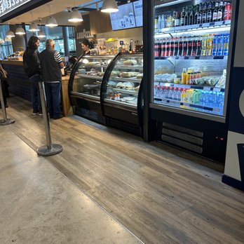 Aeropuerto de Valencia - Food and drinks available for purchase - Airports Near Me - Manises, V