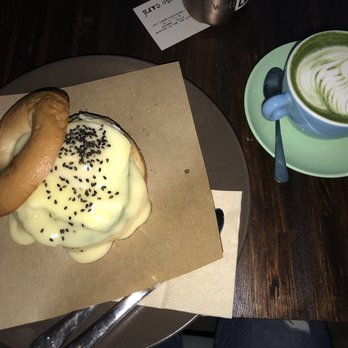 Hanso Café - Matcha latte and bagel Benedict - Coffee & Tea Near Me - Madrid, M Hanso Café - Matcha latte and bagel Benedict - Coffee & Tea Near Me - Madrid, M