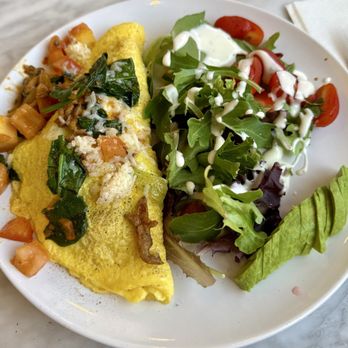 Petit Cafe - Omelette with side salad - Coffee & Tea Near Me - Oakland, California
