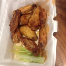 Hot wings: dry and not Saucy as I was expecting from buffalo wings. Not good Hot wings: dry and not Saucy as I was expecting from buffalo wings. Not good