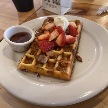 Farm Table - Bacon Waffle - Breakfast & Brunch Near Me - Van Nuys, California Farm Table - Bacon Waffle - Breakfast & Brunch Near Me - Van Nuys, California